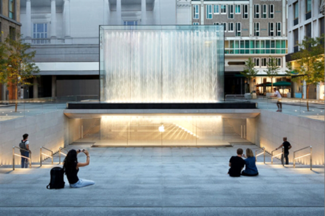 苹果Apple Store 米兰自由广场 行走在艺术之上